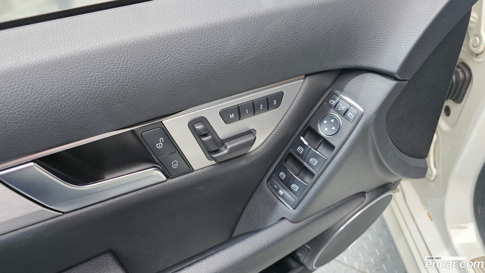 Main__Slider__Photo:C-Class Mercedes-Benz 2011.6-13