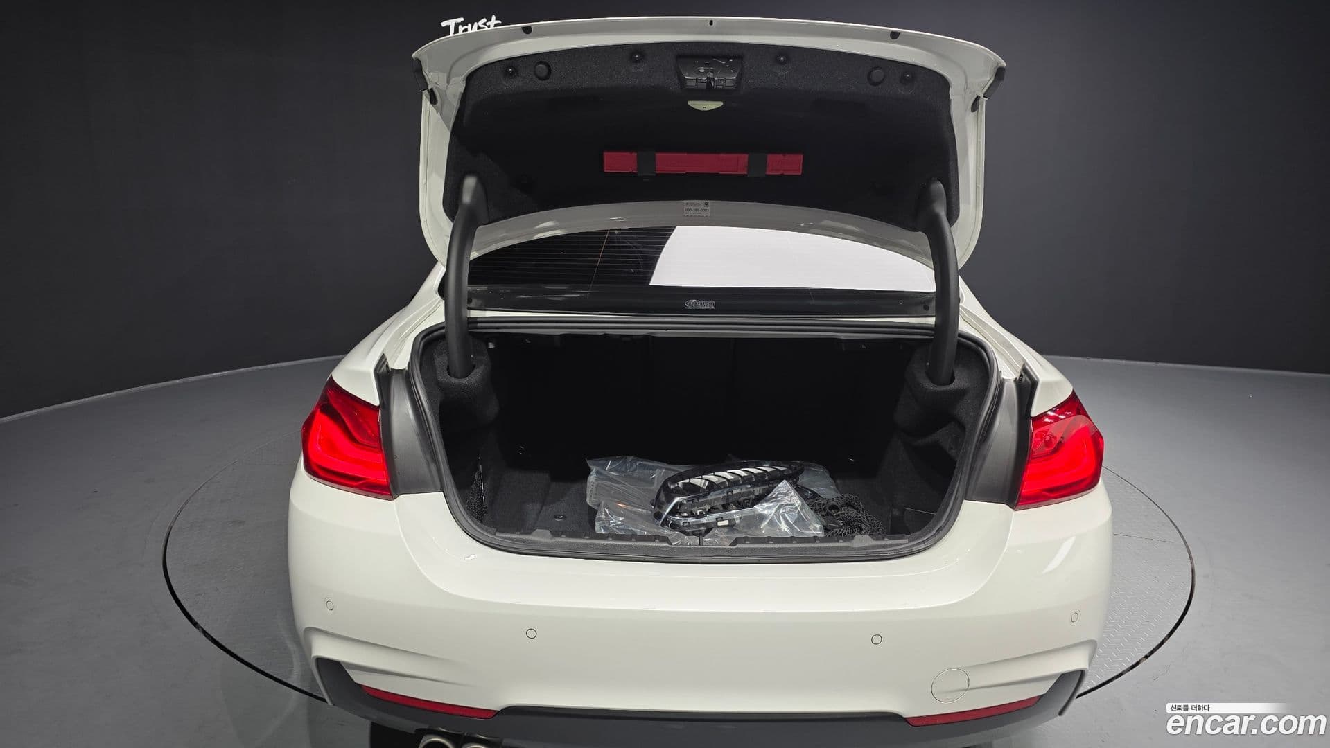 Main__Slider__Photo:4-Series BMW 2018.4-19