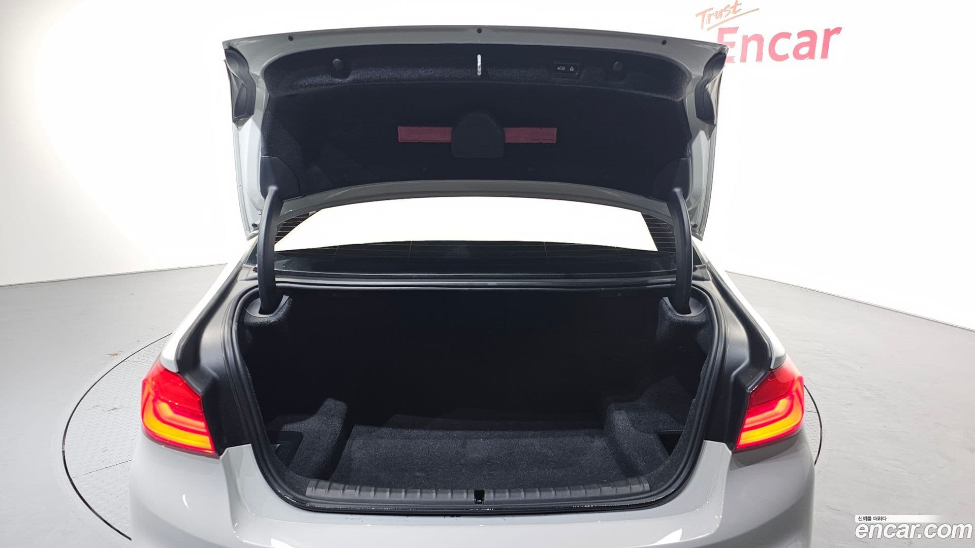 Main__Slider__Photo:5-Series BMW 2019.7-19