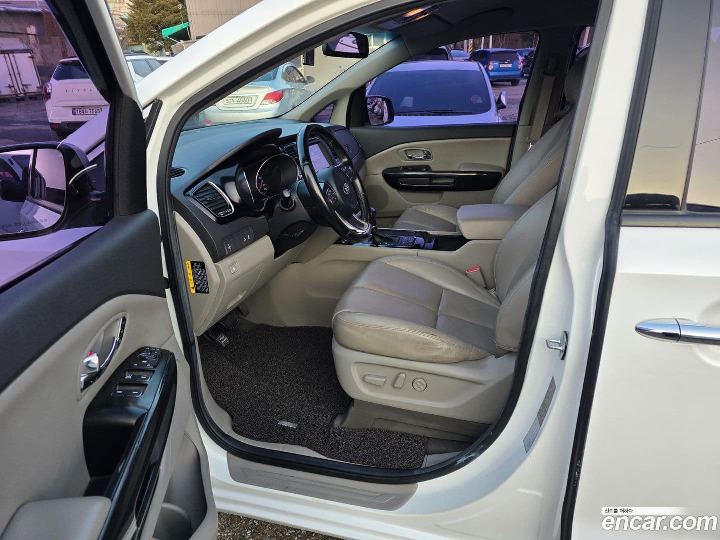 Main__Slider__Photo:Canival Kia 2015.8-6