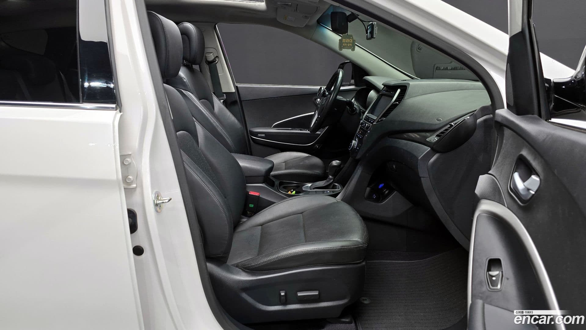 Main__Slider__Photo:Santafe Hyundai 2015.8-10