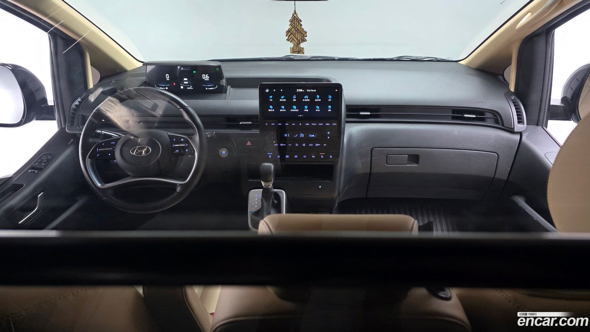 Main__Slider__Photo:Staria Hyundai 2023.10-6