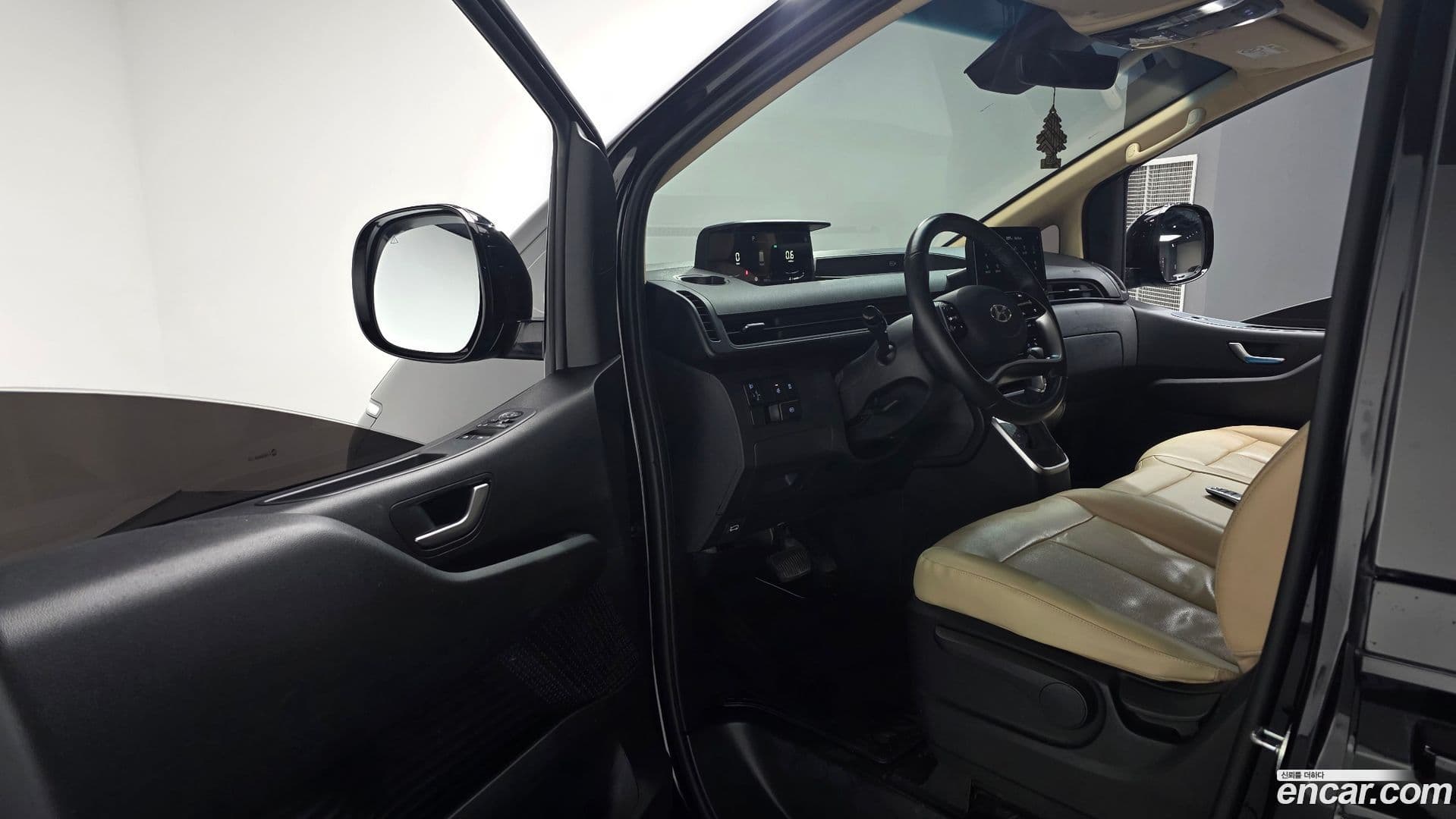 Main__Slider__Photo:Staria Hyundai 2023.10-10