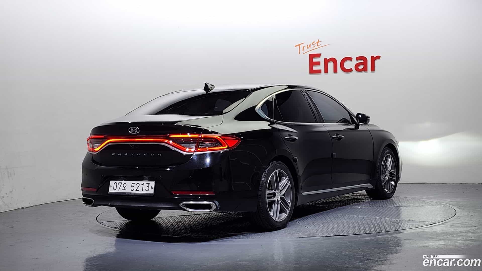 Grandeur Hyundai 2017.6-OUTER-002