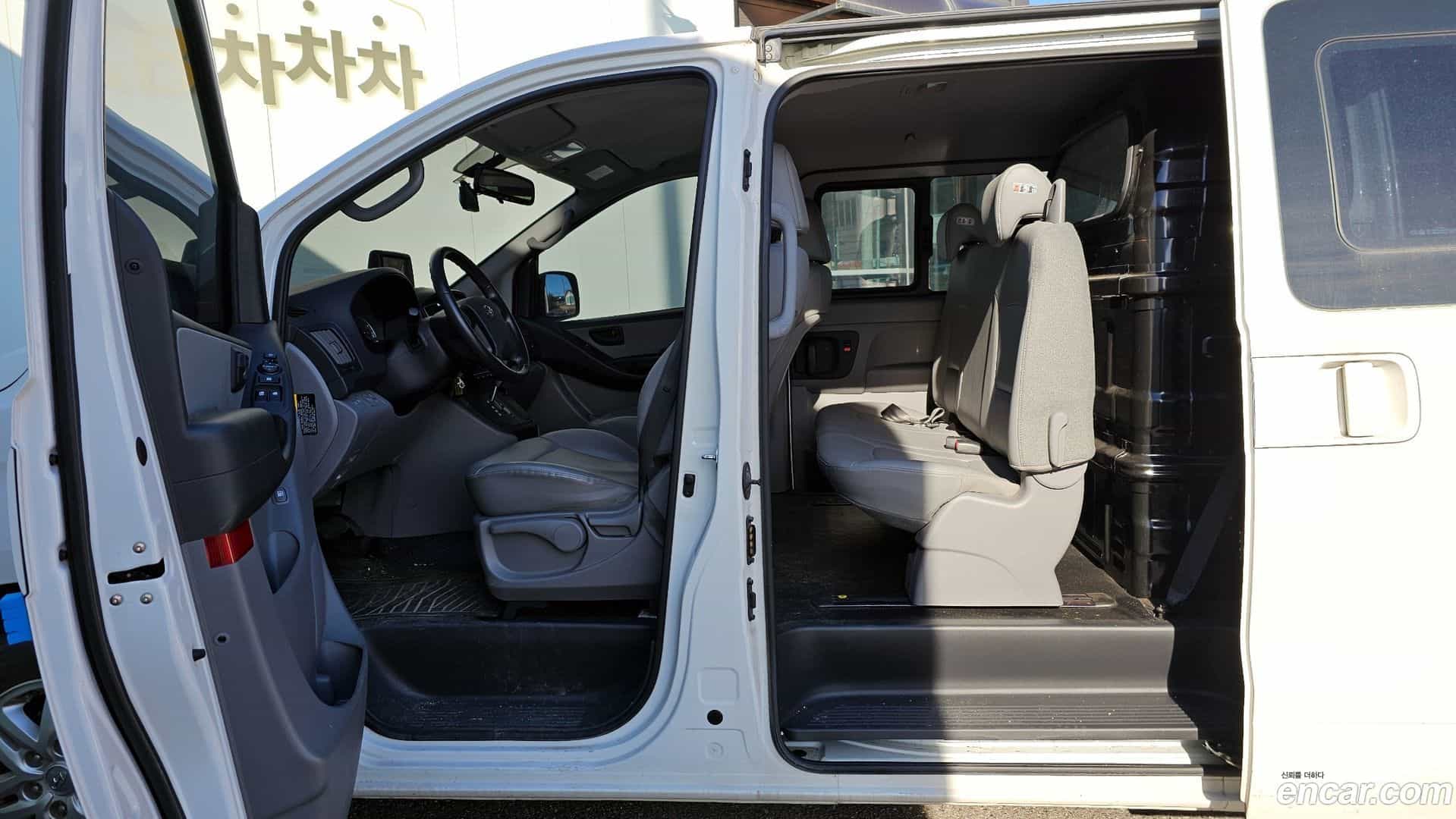 Starex Hyundai 2020.8-OPTION-016