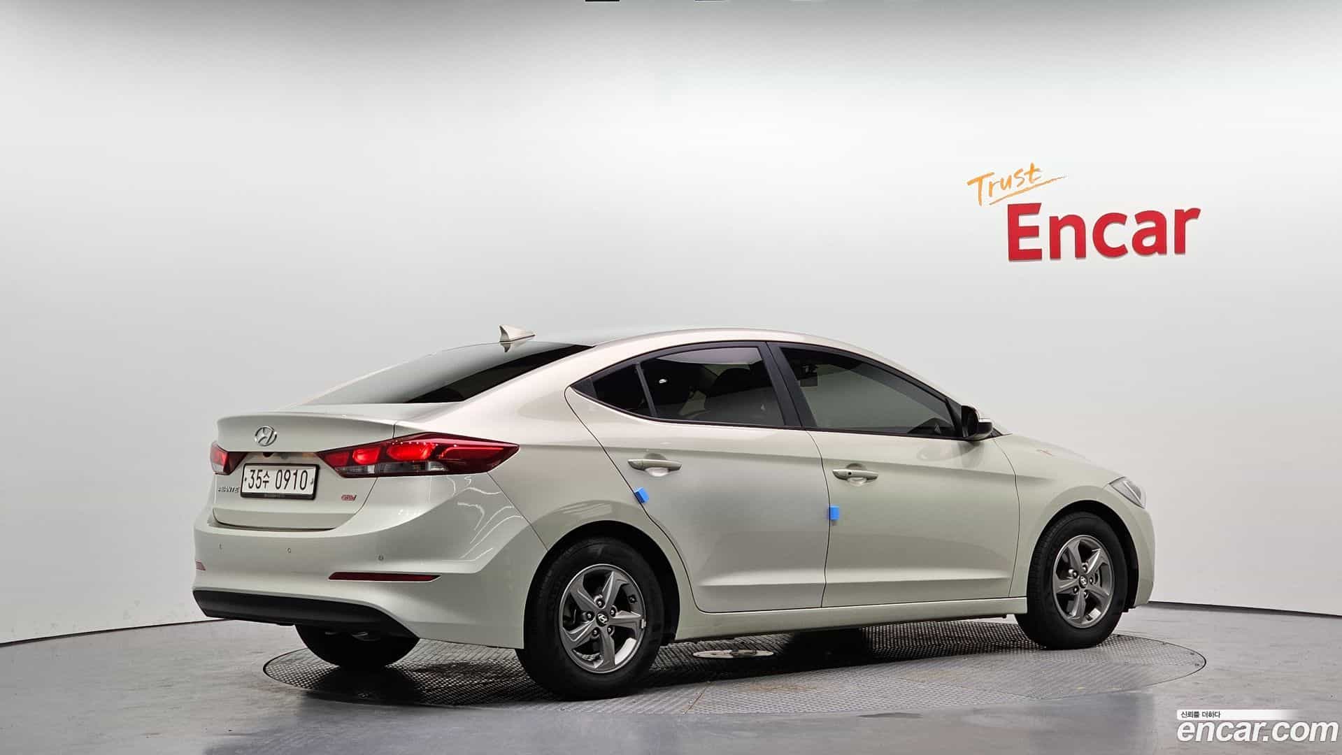 AVANTE Hyundai 2015.10-OUTER-002