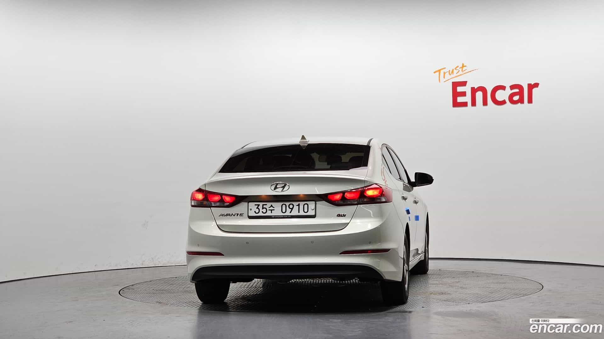 AVANTE Hyundai 2015.10-OUTER-004