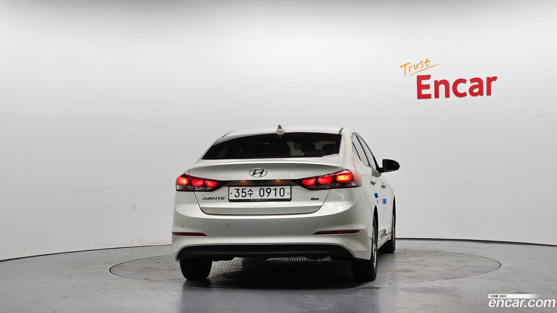 Main__Slider__Photo:AVANTE Hyundai 2015.10-3