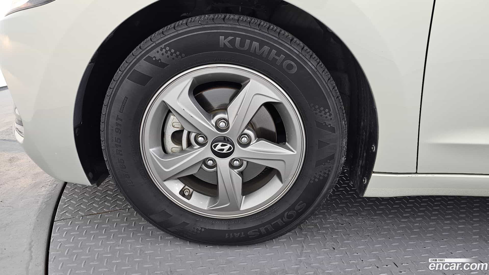 AVANTE Hyundai 2015.10-OUTER-005