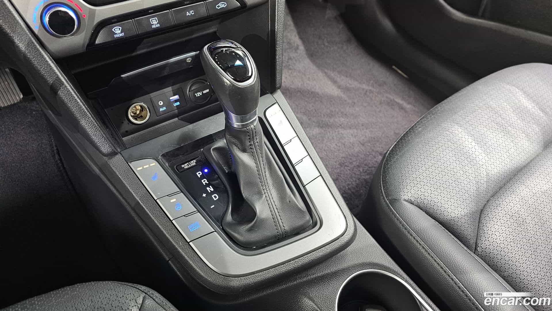 AVANTE Hyundai 2015.10-INNER-009