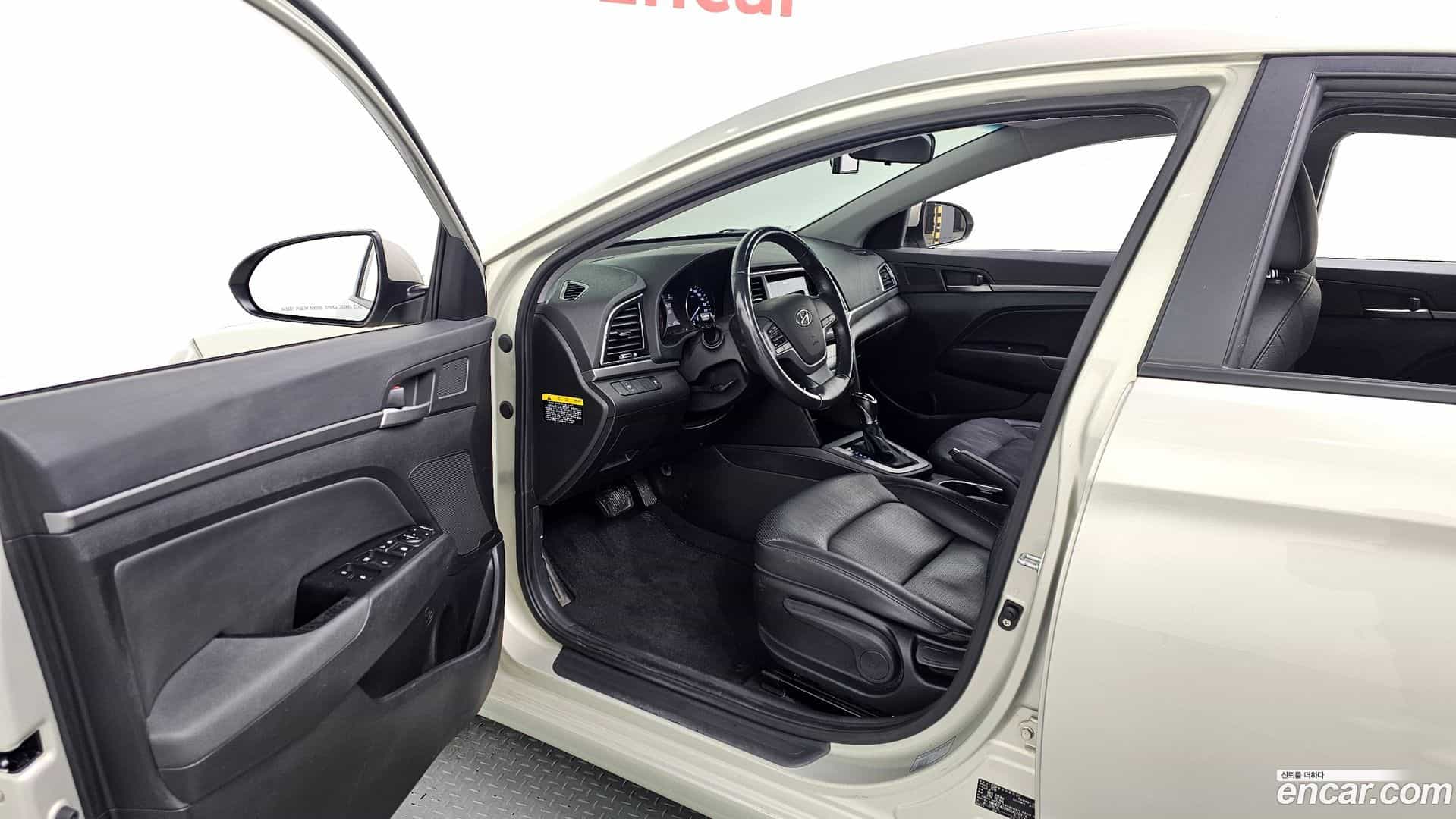 AVANTE Hyundai 2015.10-INNER-010