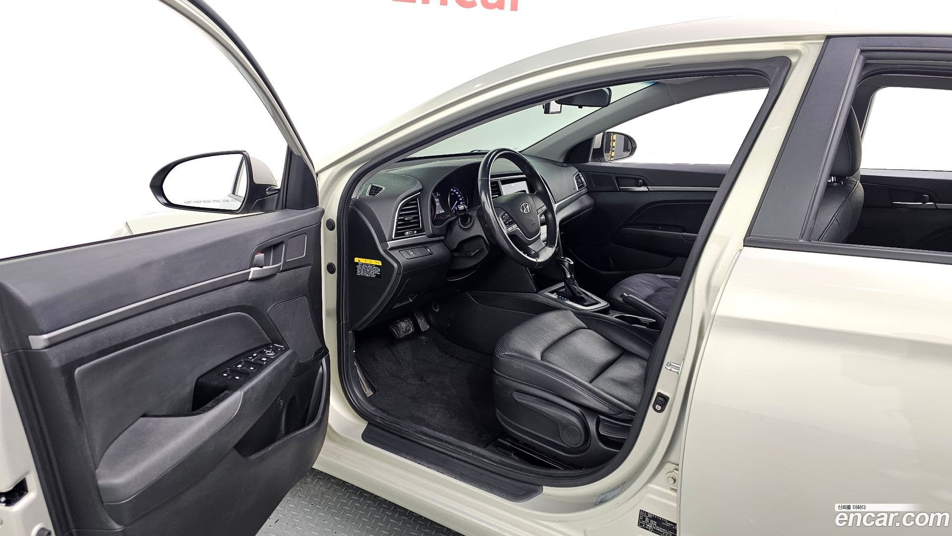 Main__Slider__Photo:AVANTE Hyundai 2015.10-9