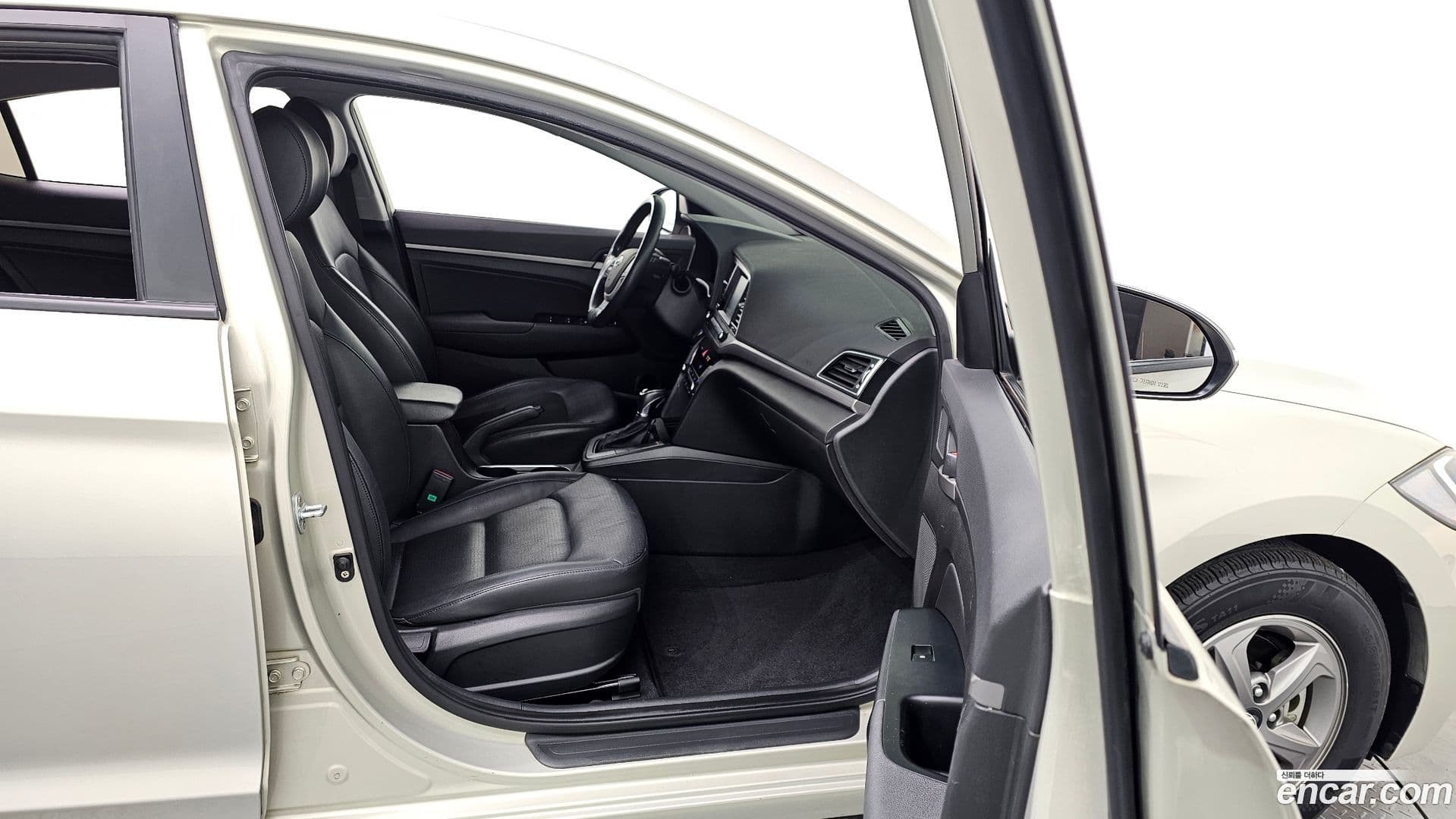 Main__Slider__Photo:AVANTE Hyundai 2015.10-10