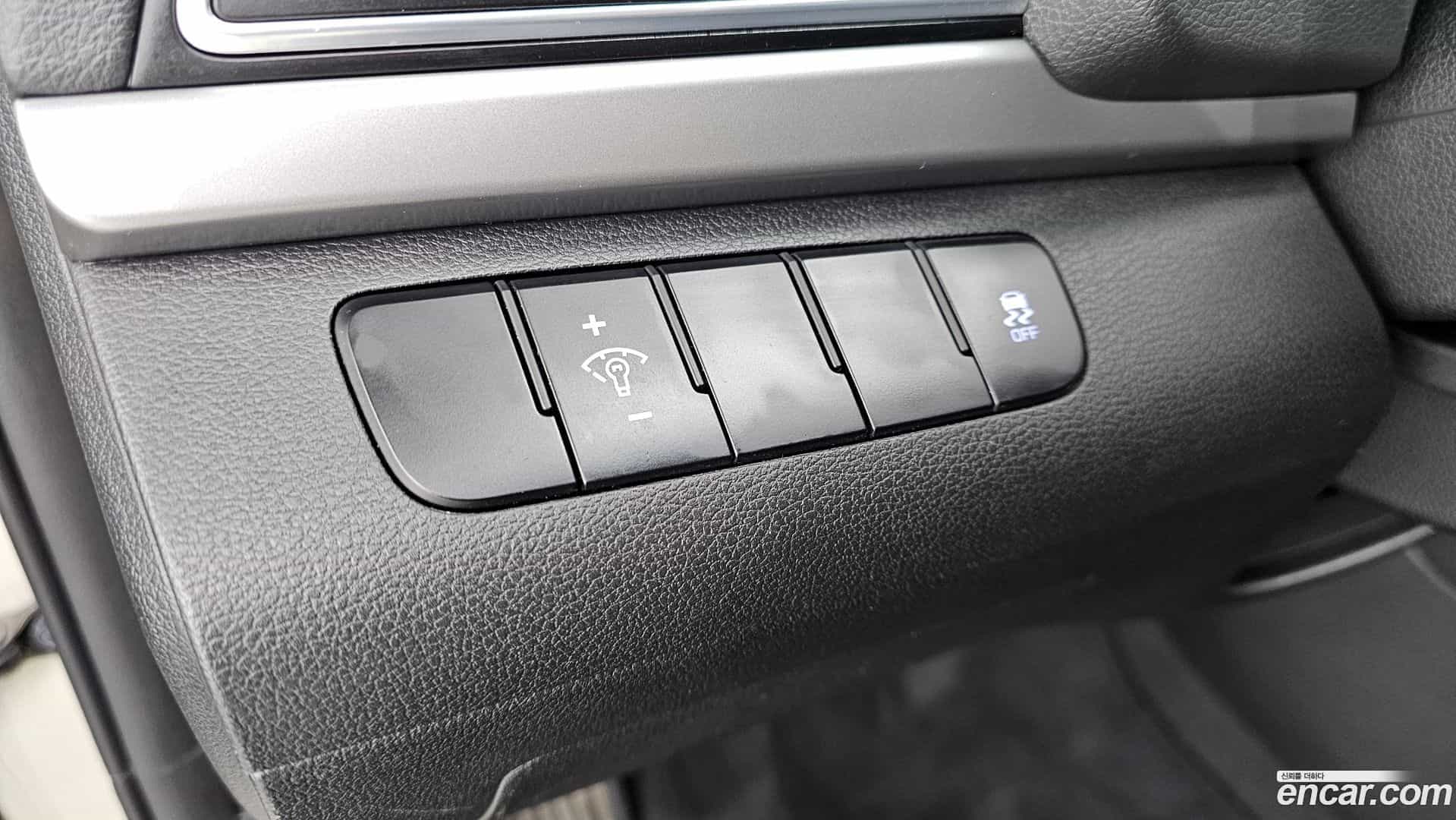 AVANTE Hyundai 2015.10-OPTION-017