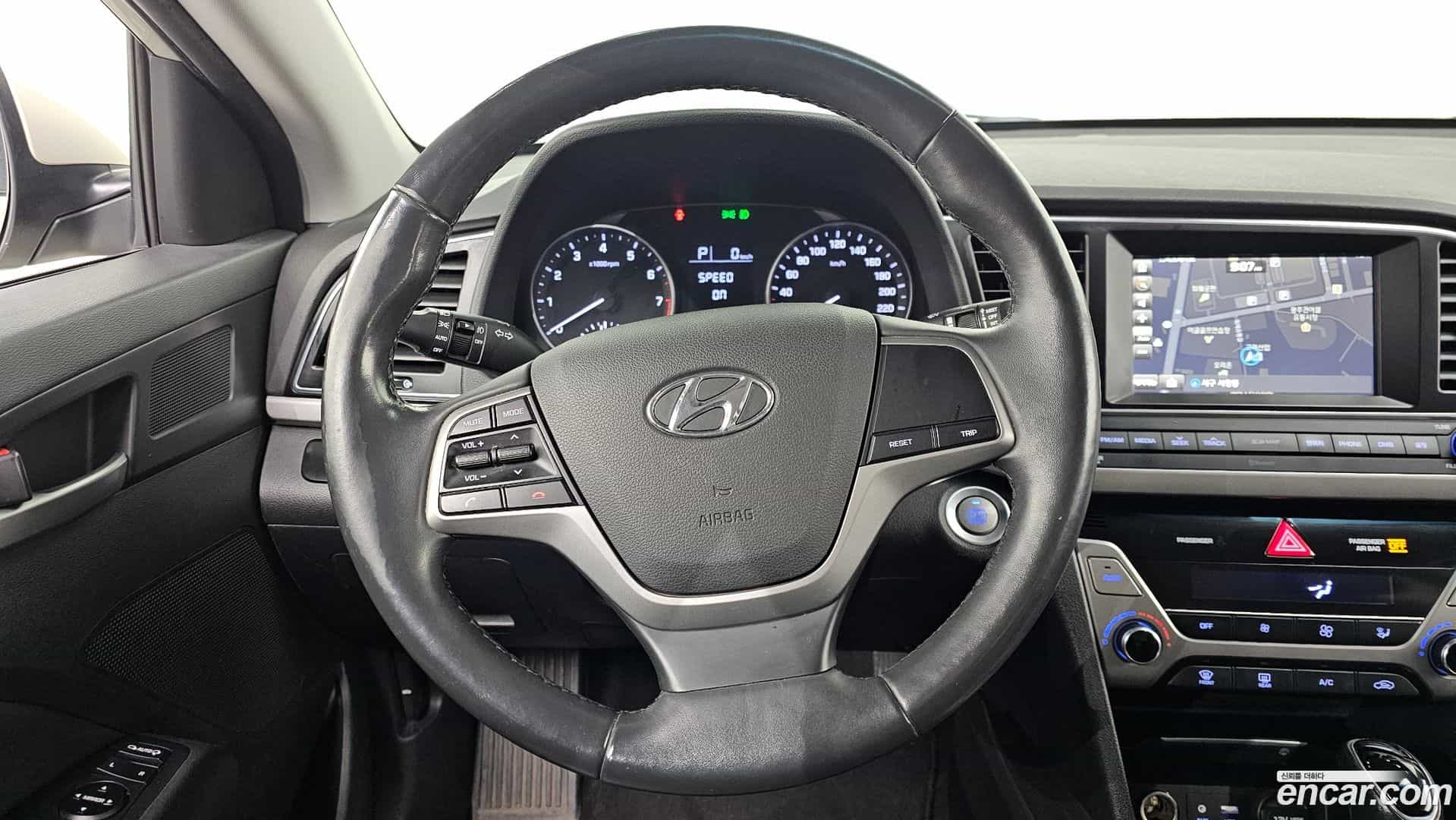 AVANTE Hyundai 2015.10-OPTION-018