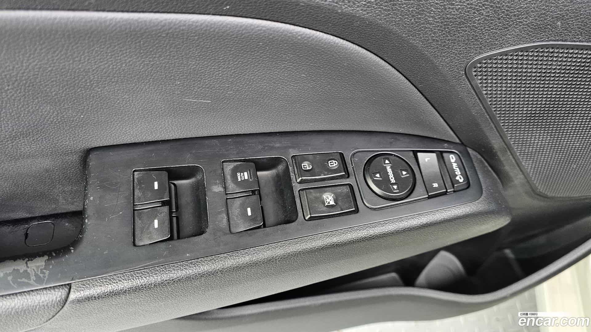 AVANTE Hyundai 2015.10-OPTION-021