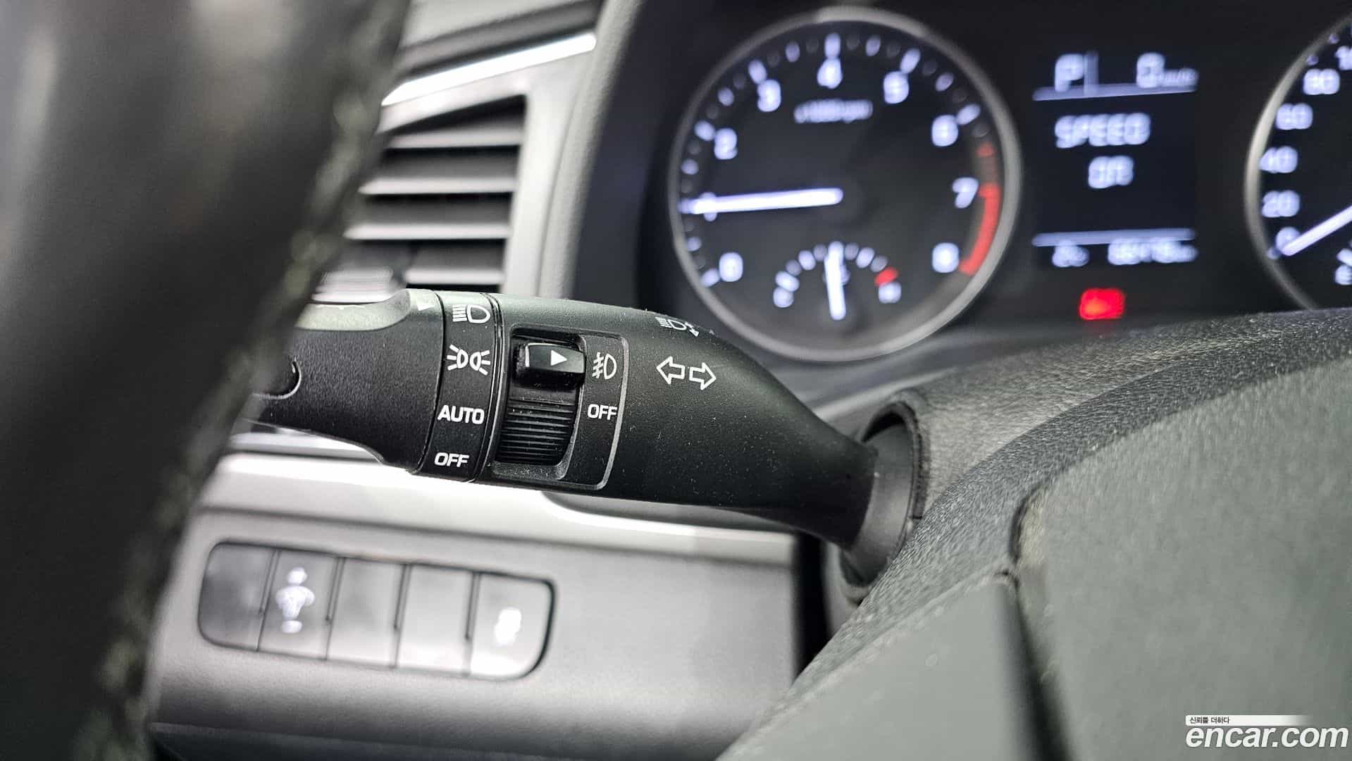 AVANTE Hyundai 2015.10-OPTION-022