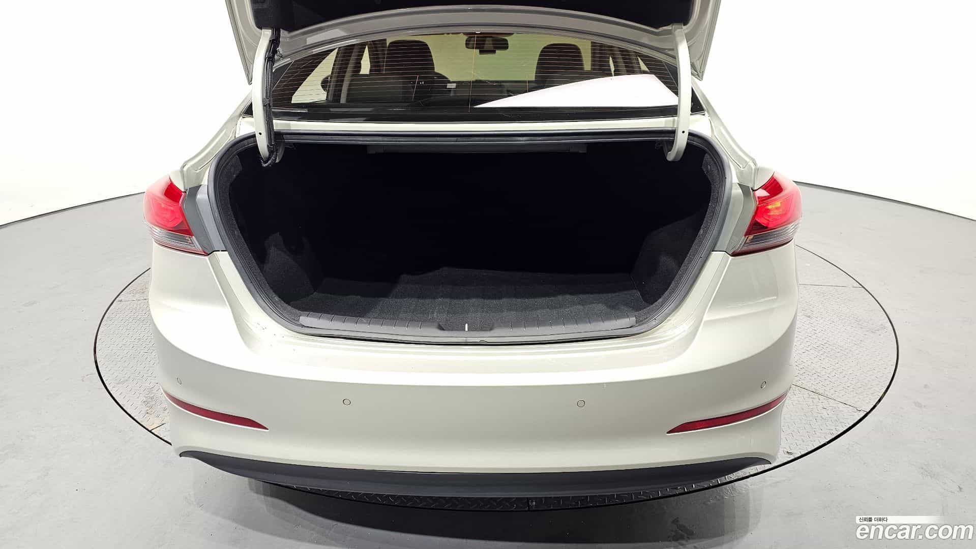 AVANTE Hyundai 2015.10-OPTION-024