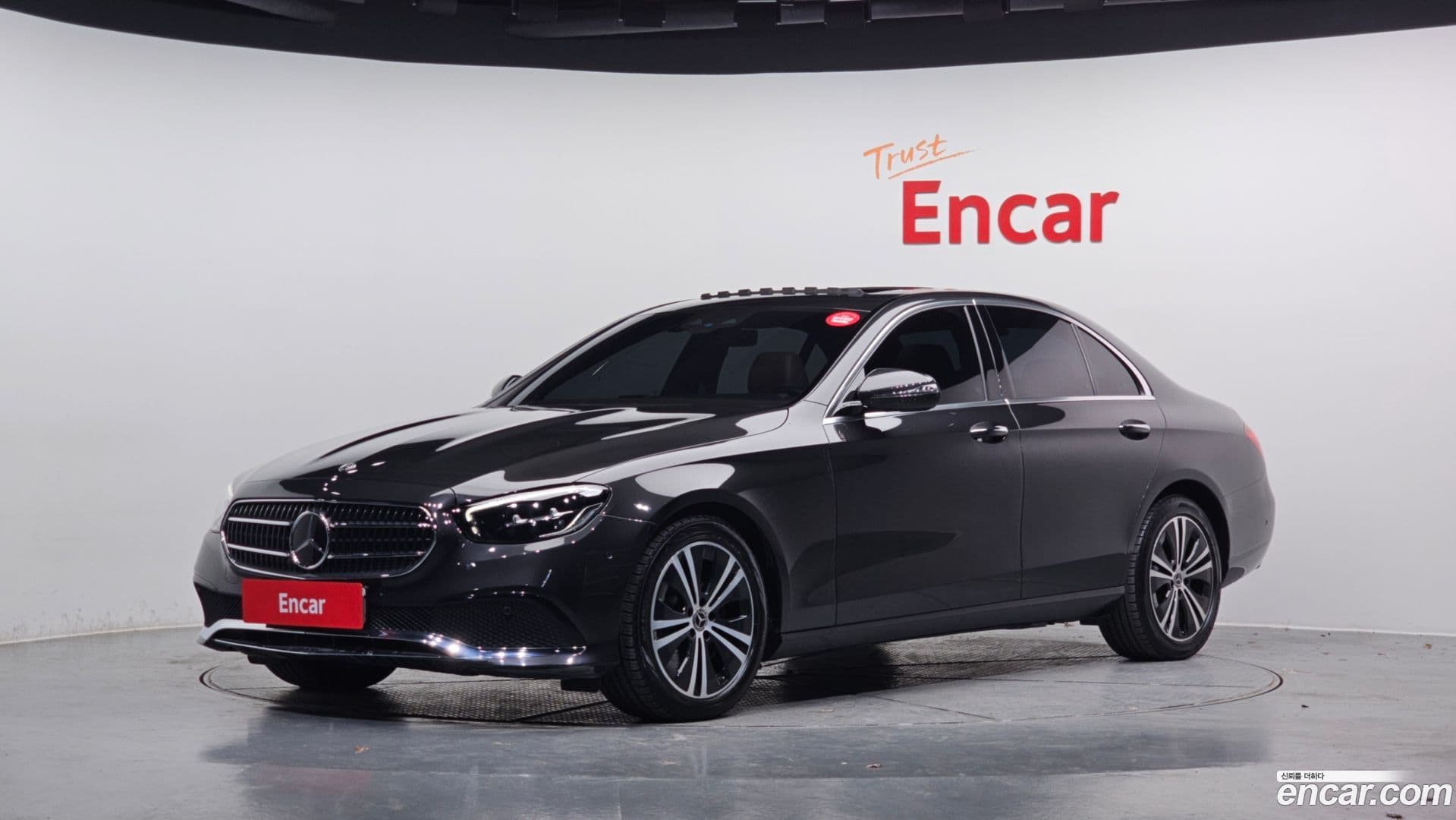 Main__Slider__Photo:E-Class Mercedes-Benz 2021.4-0