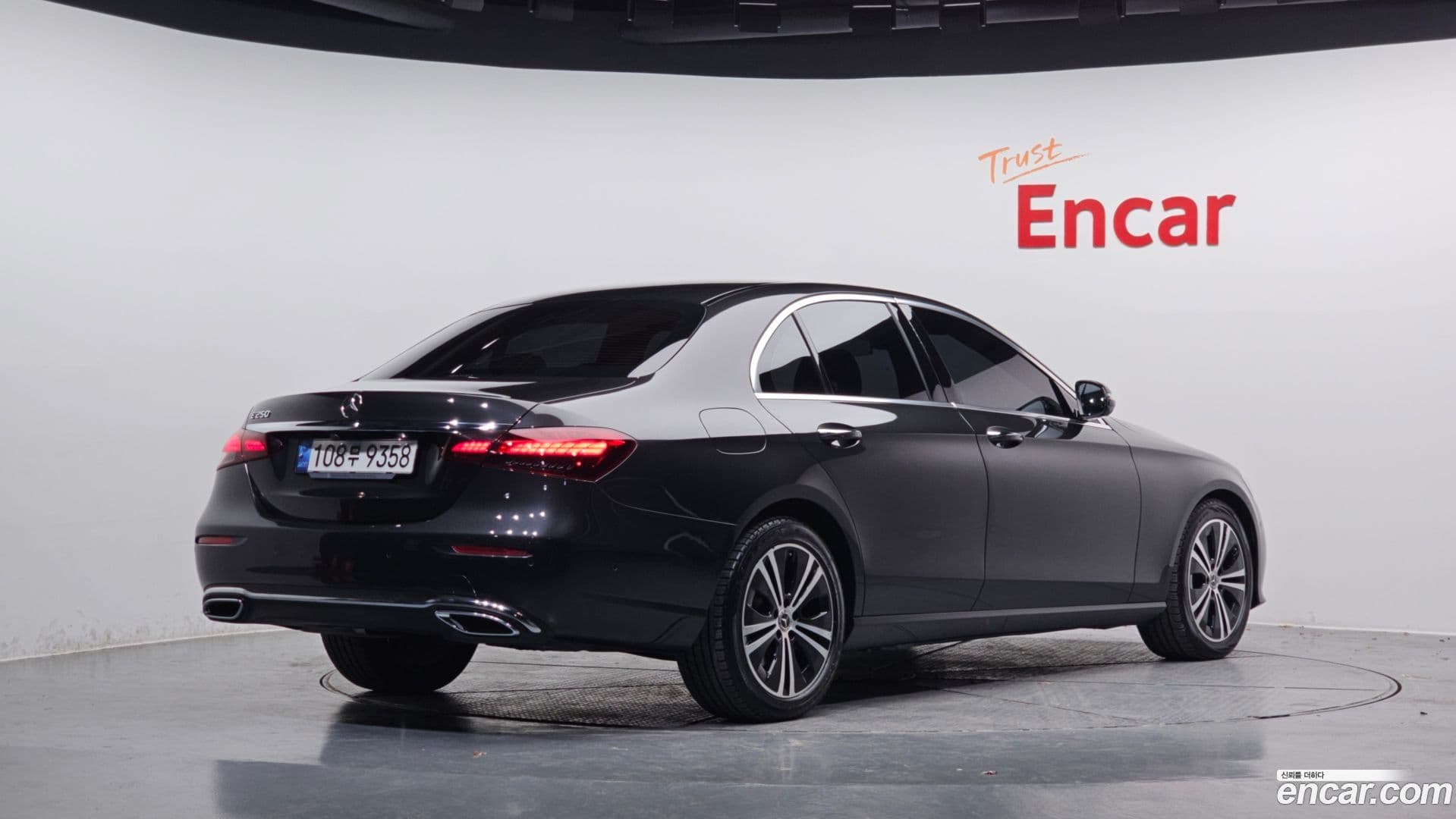 Main__Slider__Photo:E-Class Mercedes-Benz 2021.4-1