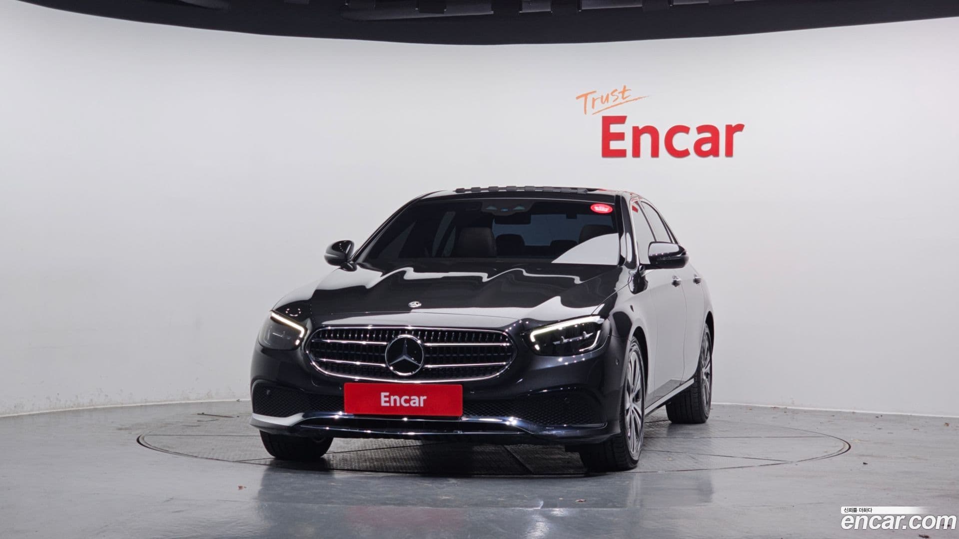 Main__Slider__Photo:E-Class Mercedes-Benz 2021.4-2