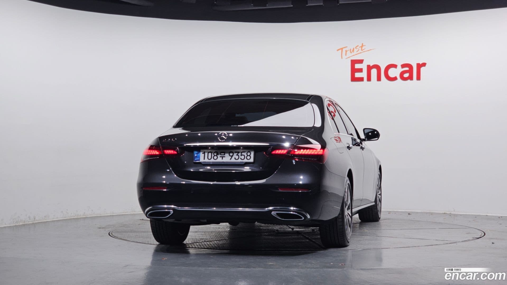 Main__Slider__Photo:E-Class Mercedes-Benz 2021.4-3