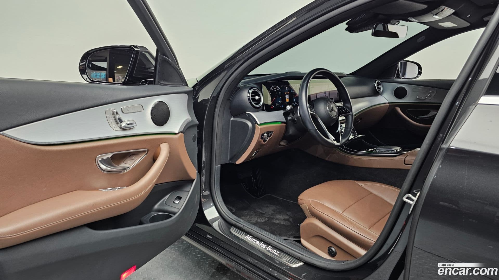 Main__Slider__Photo:E-Class Mercedes-Benz 2021.4-5