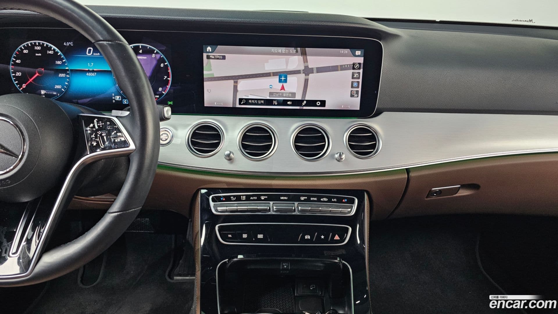 Main__Slider__Photo:E-Class Mercedes-Benz 2021.4-17