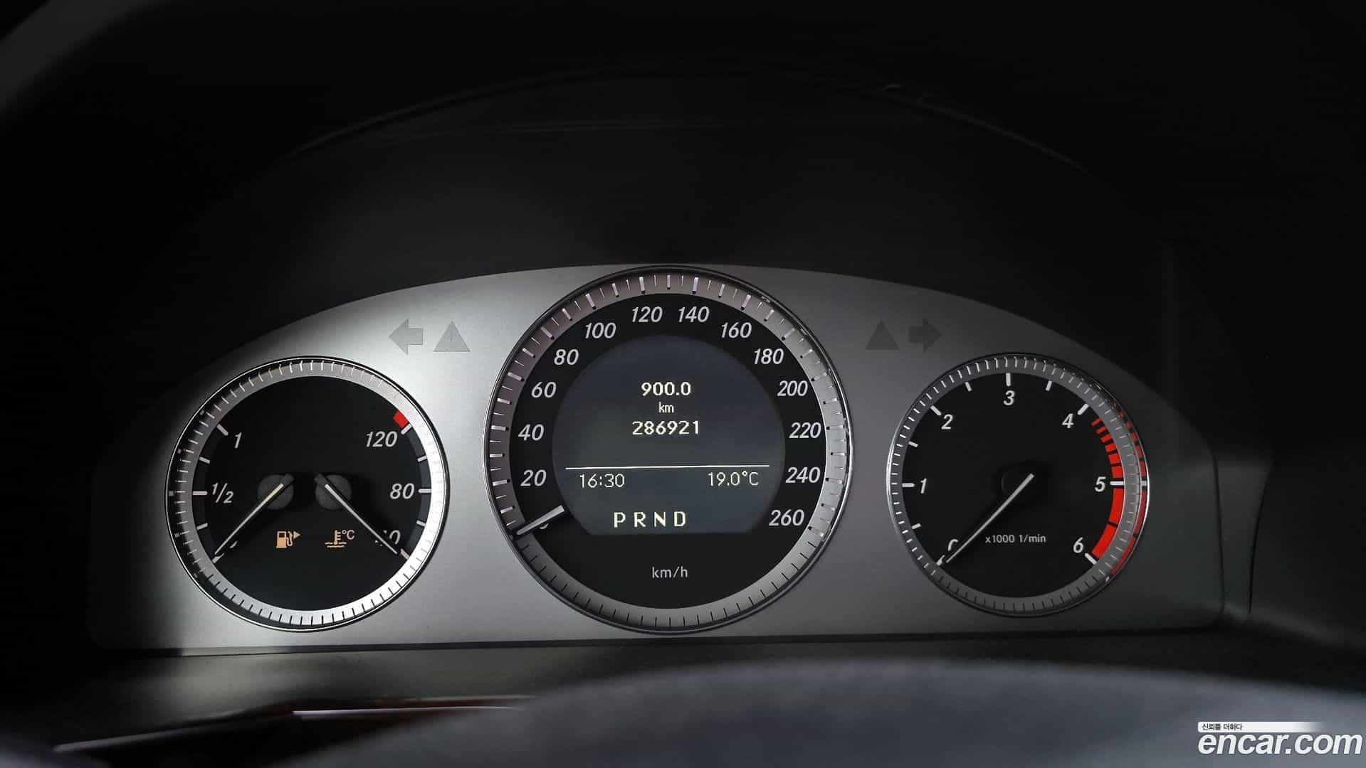 GLK-Class Mercedes-Benz 2009.11-INNER-008