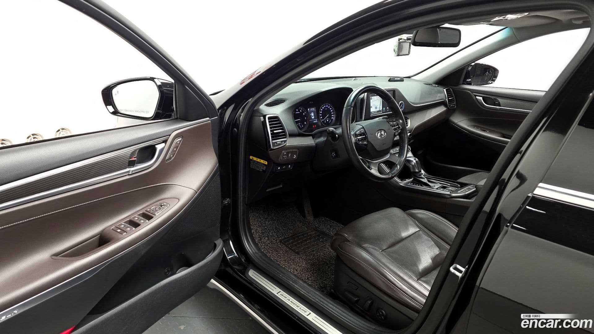 Main__Slider__Photo:Grandeur Hyundai 2017.6-9