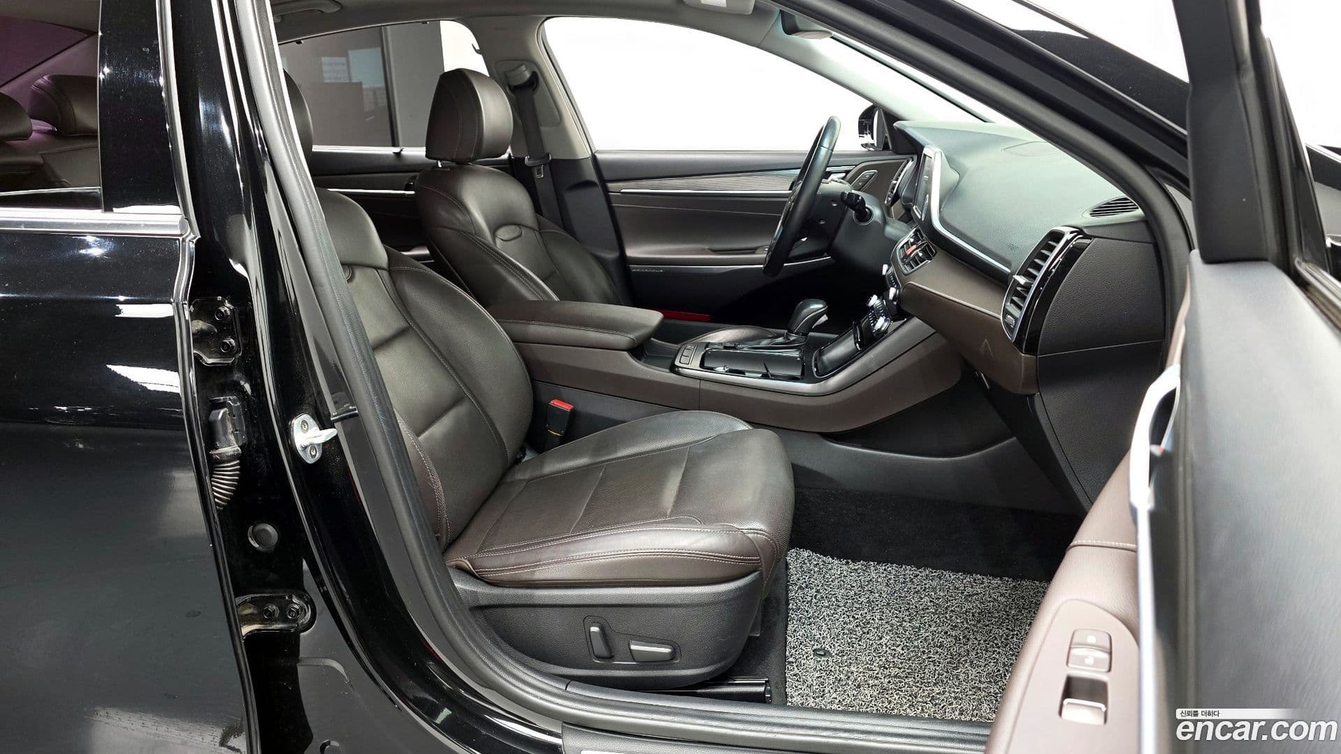 Main__Slider__Photo:Grandeur Hyundai 2017.6-10