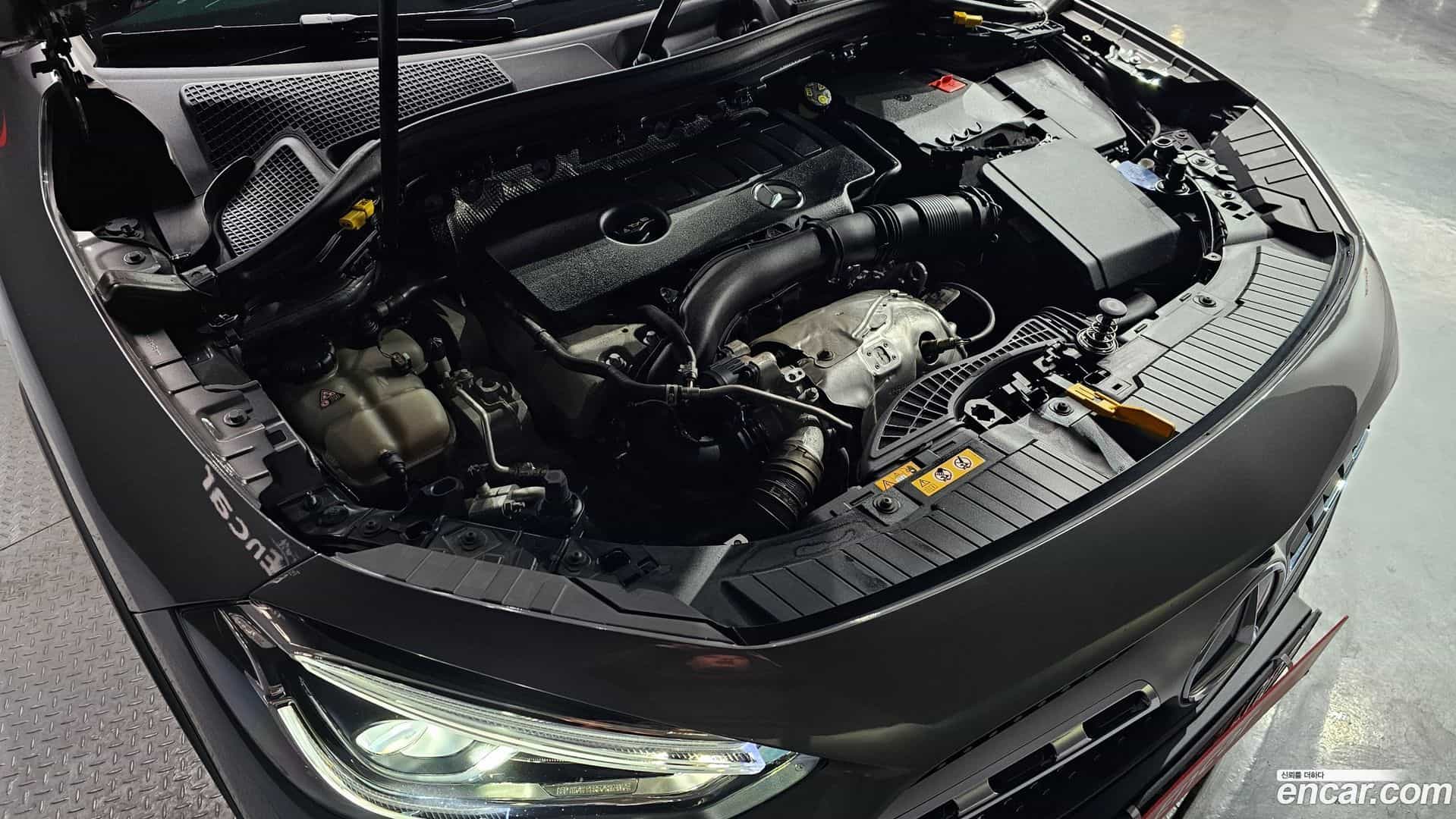 GLA-Class Mercedes-Benz 2020.8-INNER-006