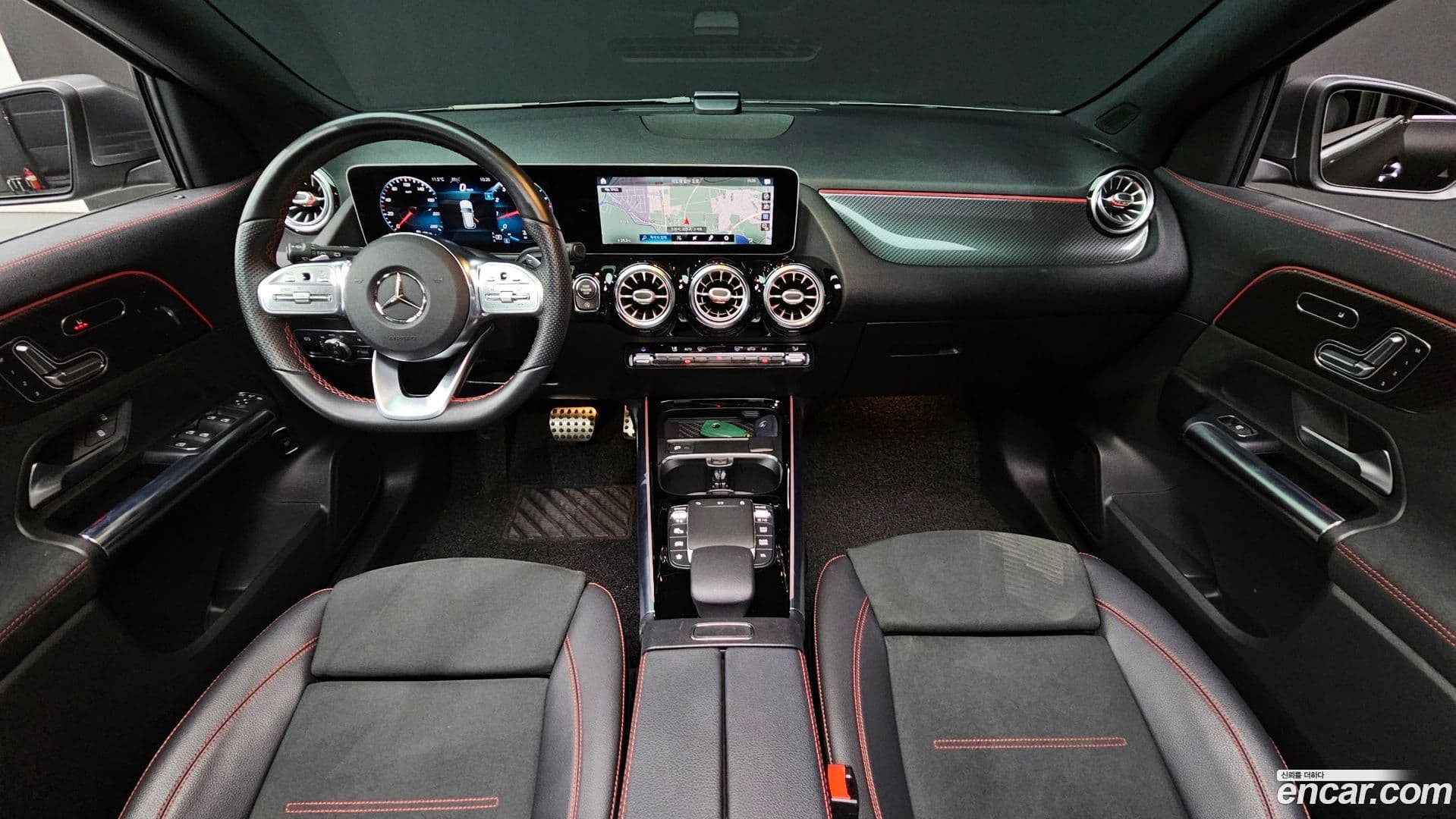 Main__Slider__Photo:GLA-Class Mercedes-Benz 2020.8-6