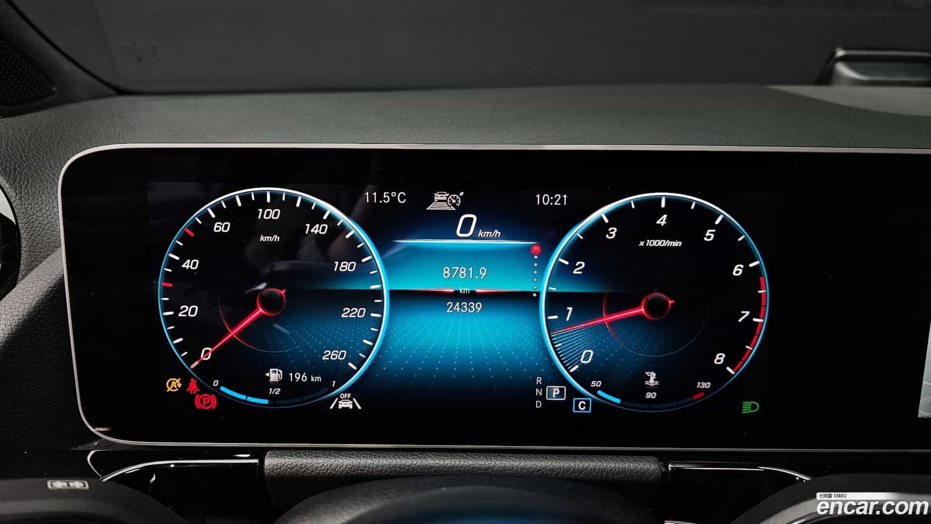 GLA-Class Mercedes-Benz 2020.8-INNER-008