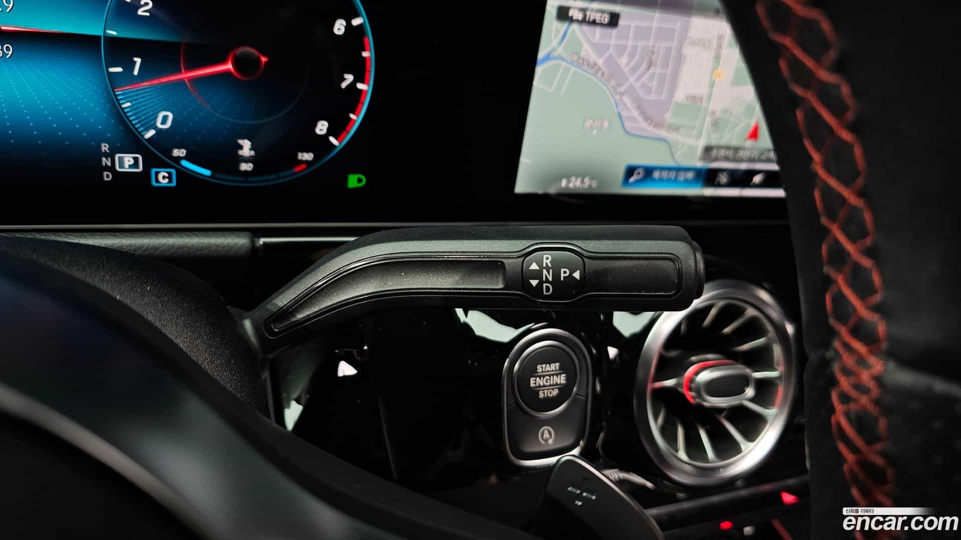 GLA-Class Mercedes-Benz 2020.8-INNER-009