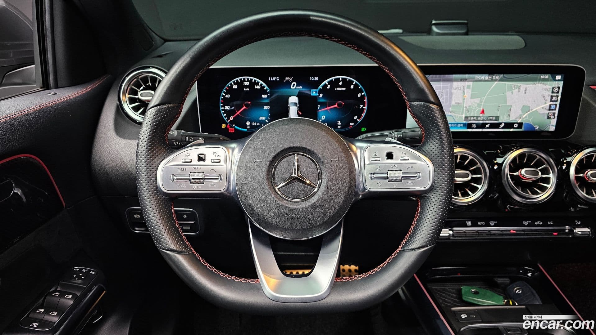 Main__Slider__Photo:GLA-Class Mercedes-Benz 2020.8-12