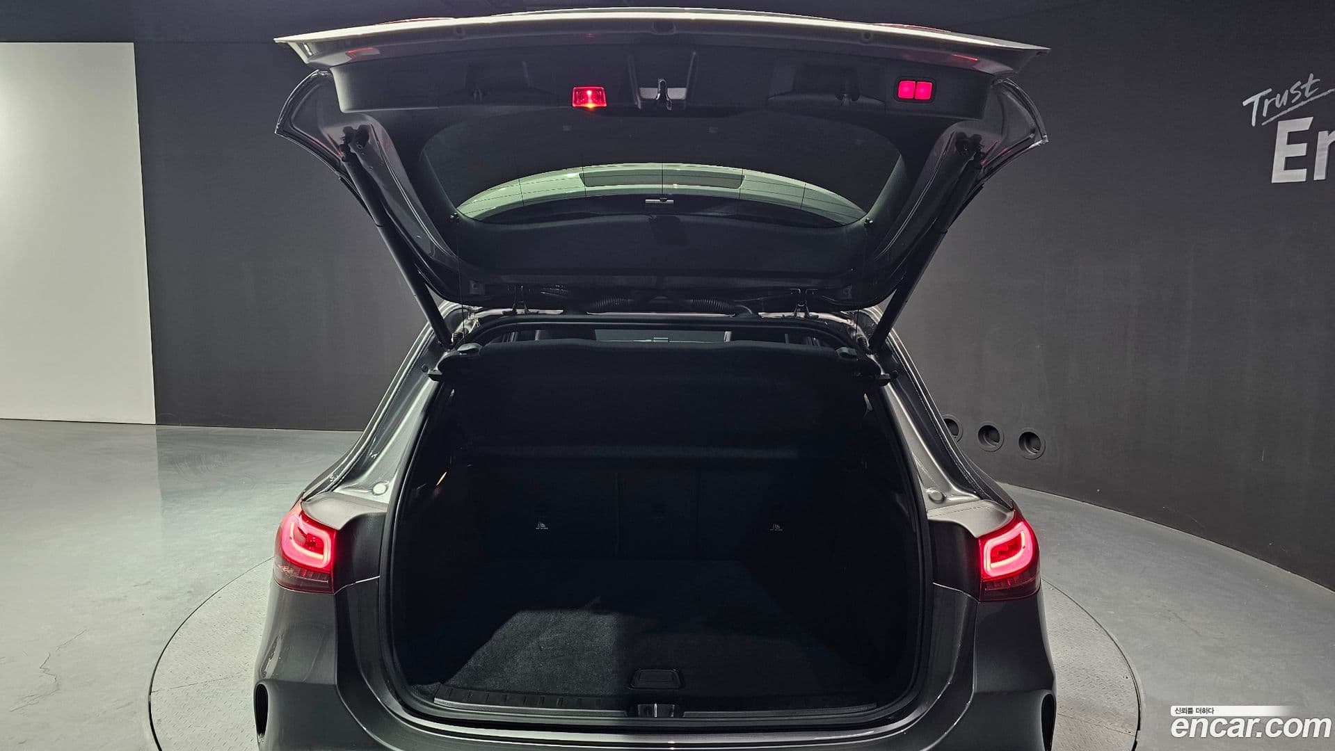 Main__Slider__Photo:GLA-Class Mercedes-Benz 2020.8-19