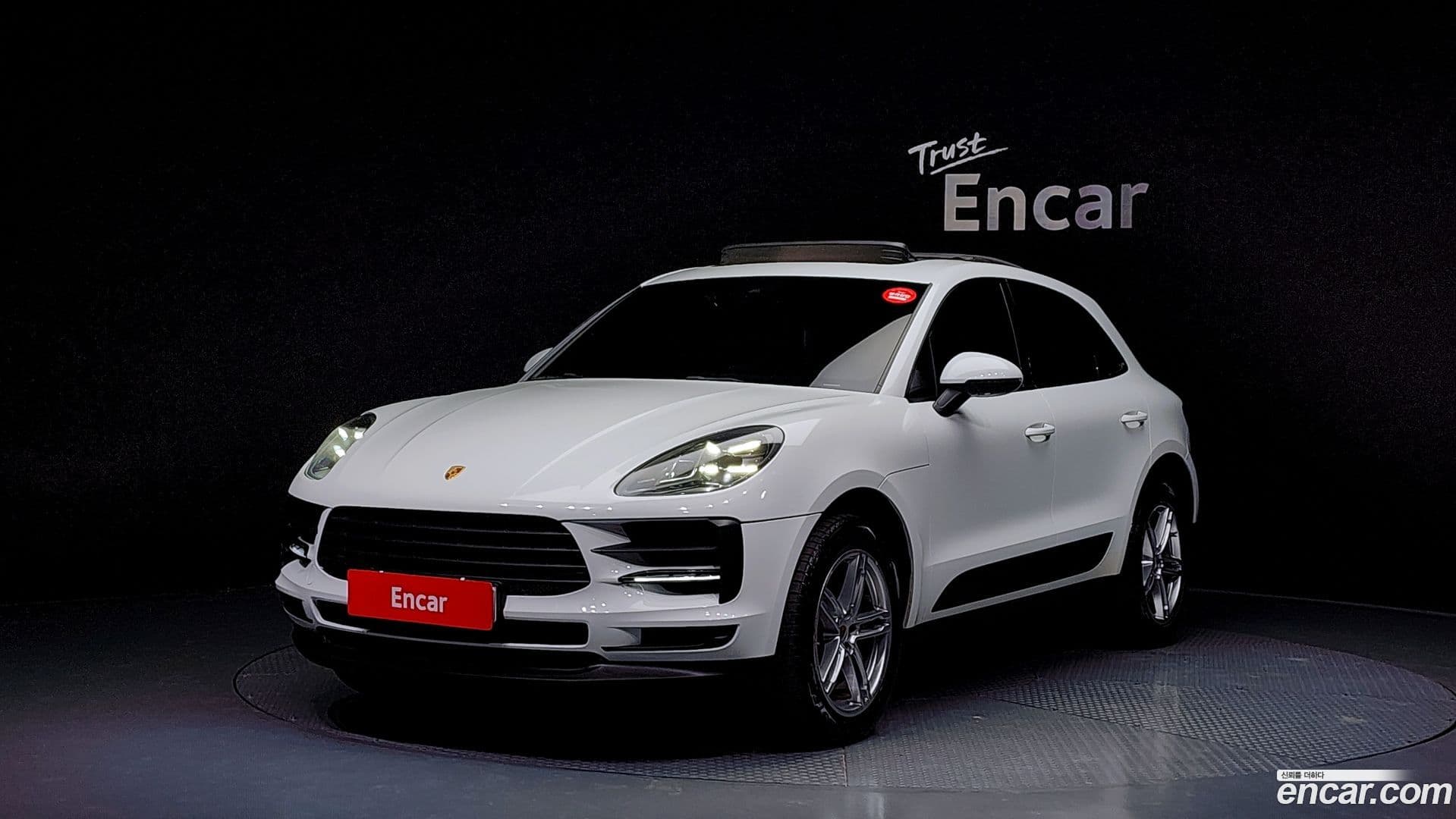Main__Slider__Photo:Macan Porsche 2019.11-0