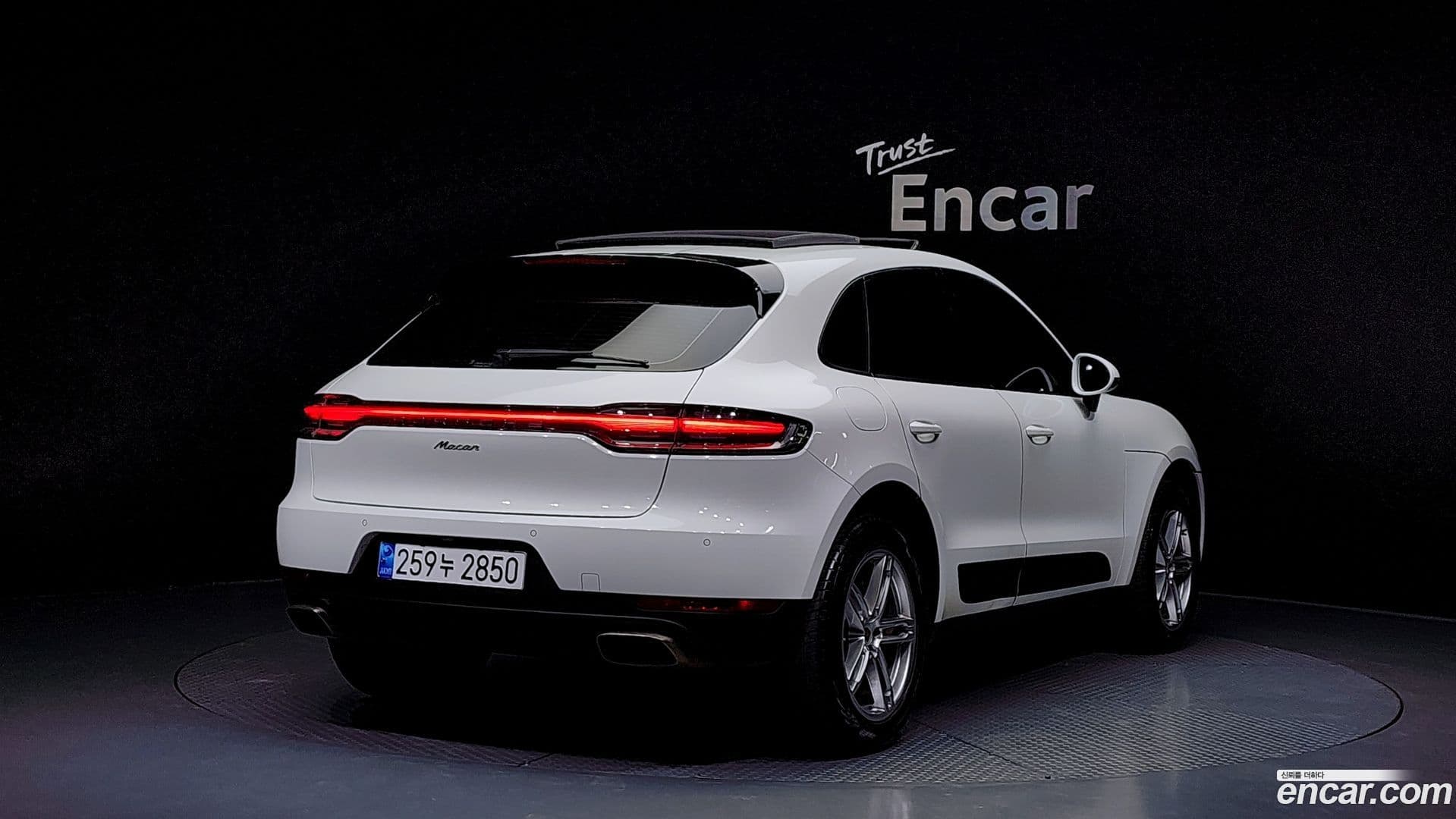 Main__Slider__Photo:Macan Porsche 2019.11-1