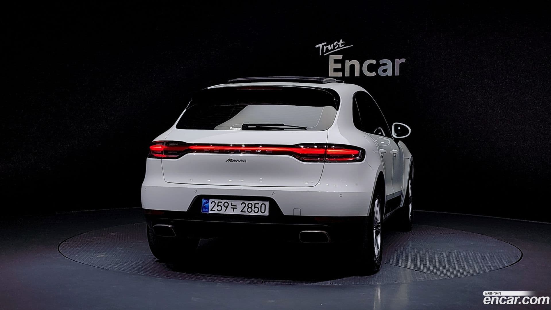Main__Slider__Photo:Macan Porsche 2019.11-3