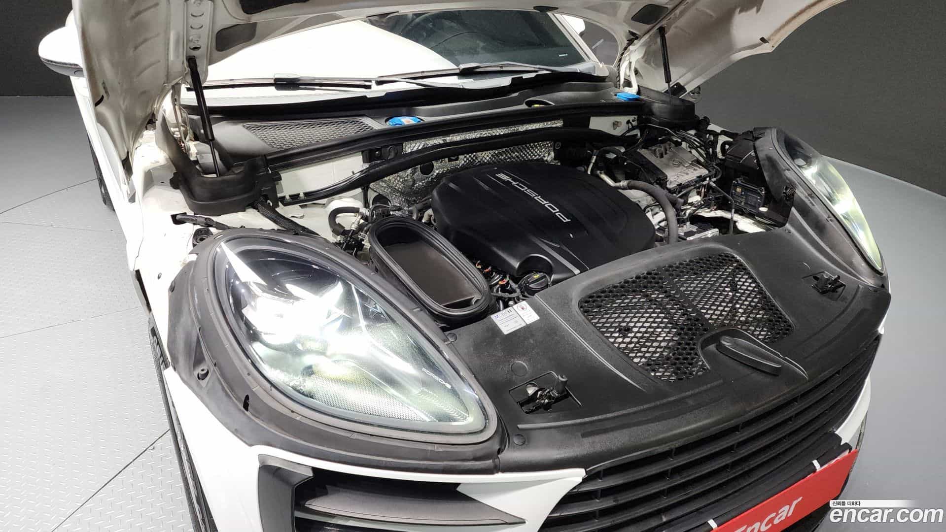 Macan Porsche 2019.11-INNER-006