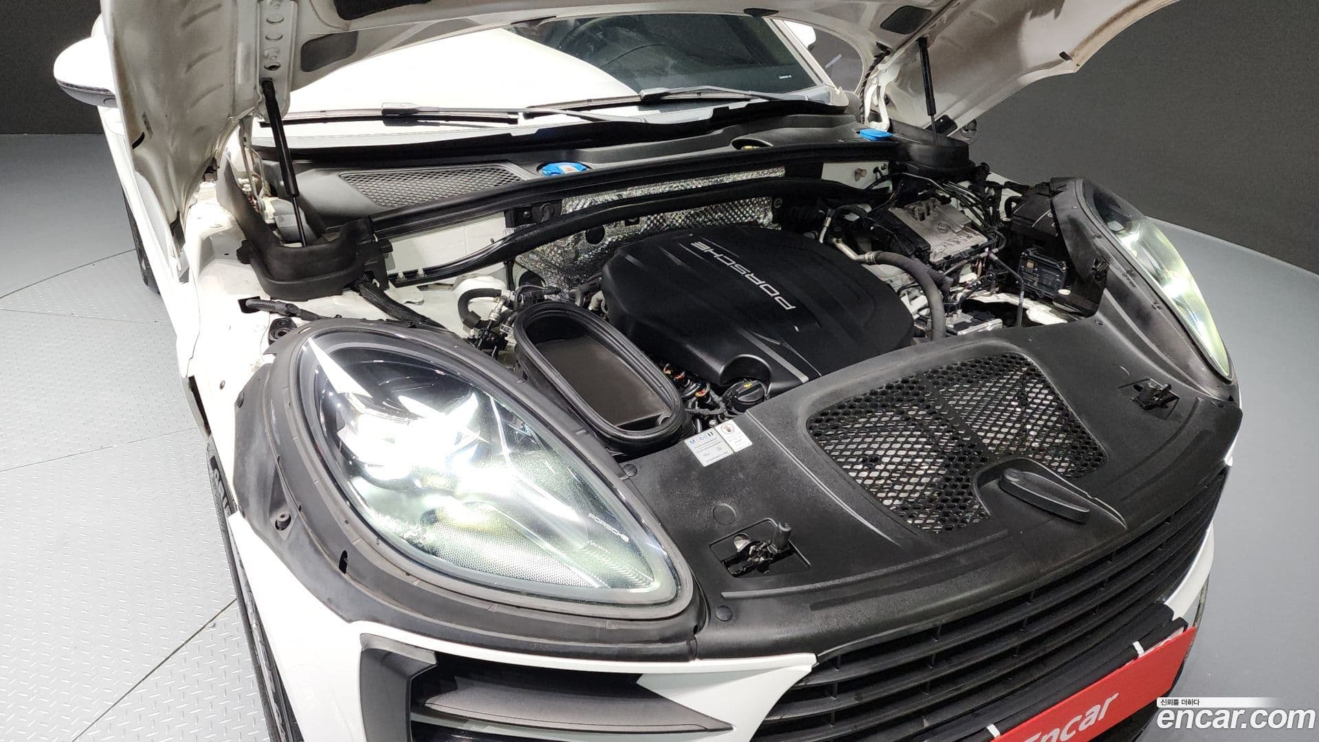 Main__Slider__Photo:Macan Porsche 2019.11-5