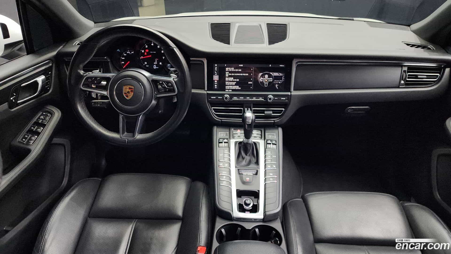 Macan Porsche 2019.11-INNER-007