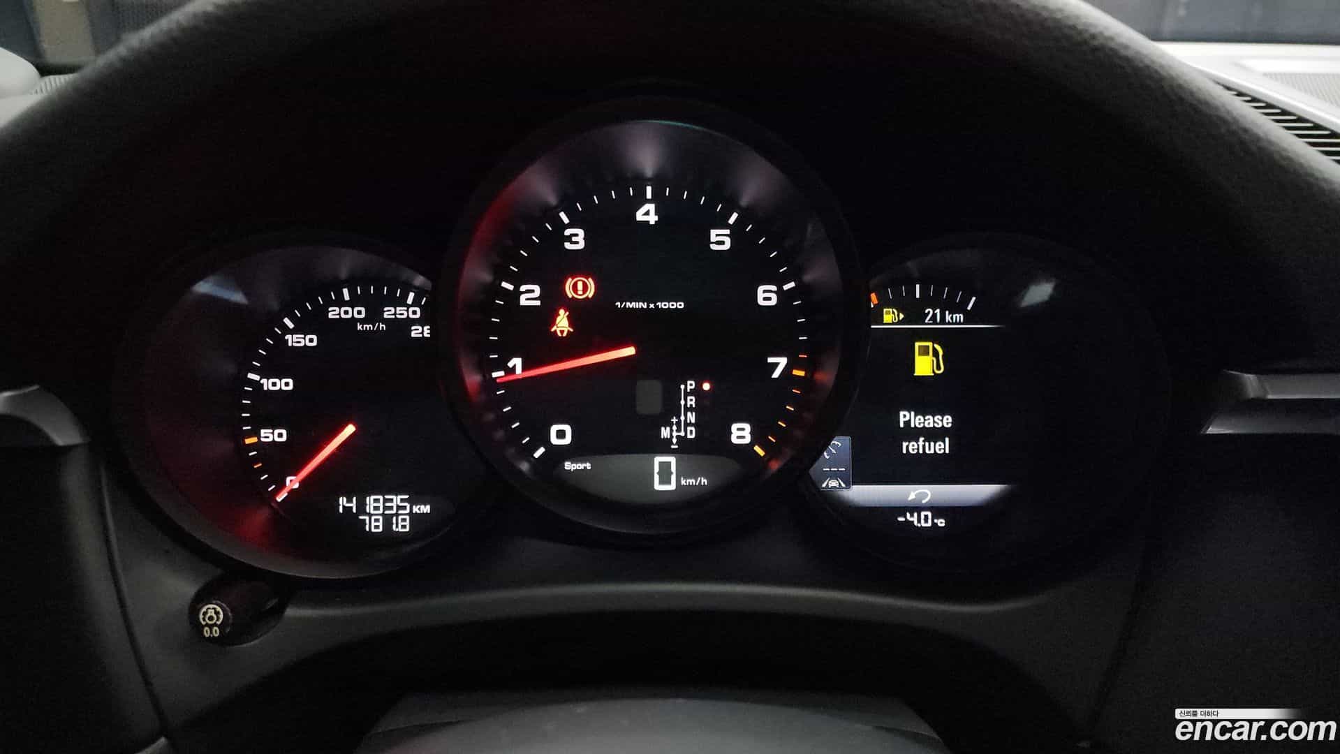 Macan Porsche 2019.11-INNER-008