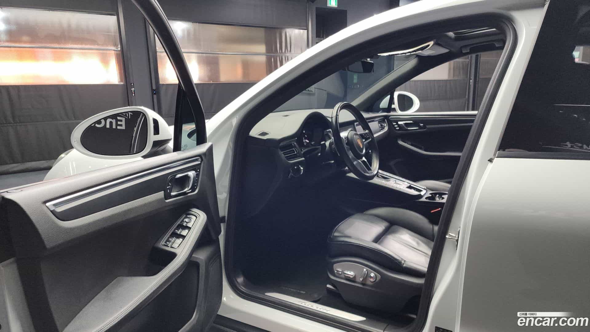 Macan Porsche 2019.11-INNER-010