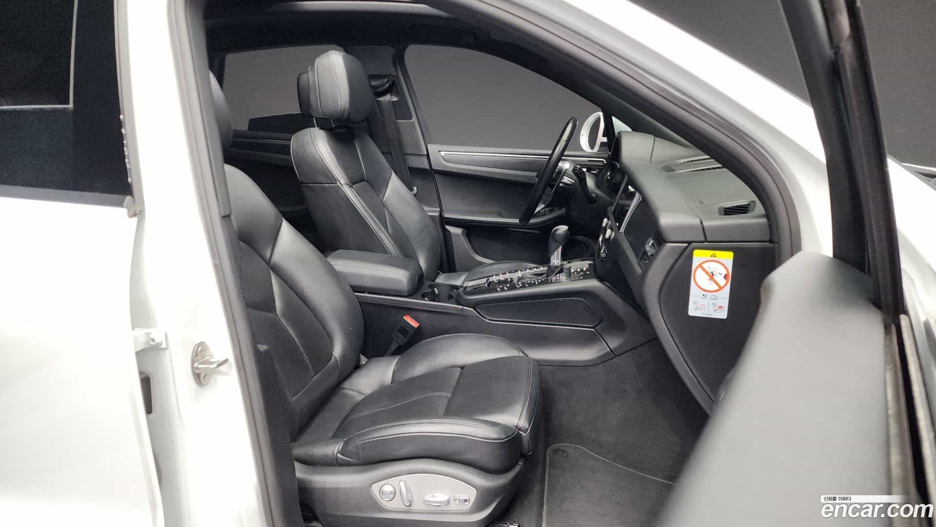 Macan Porsche 2019.11-OPTION-015