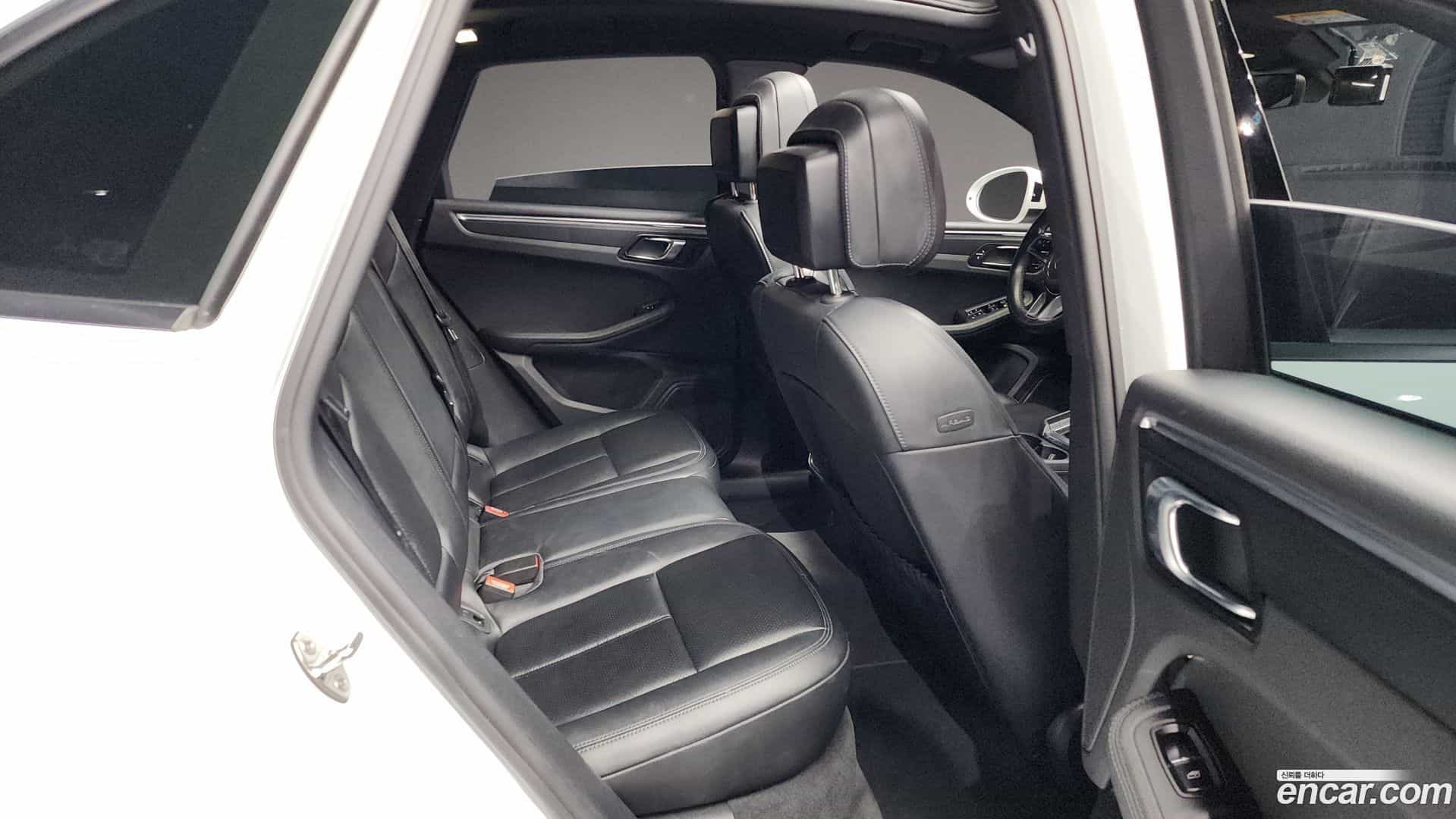 Macan Porsche 2019.11-OPTION-016