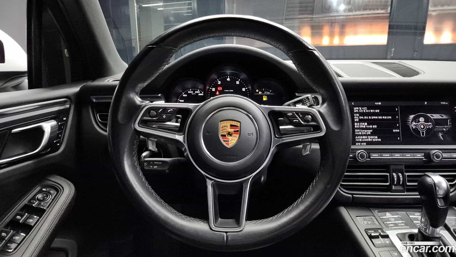 Macan Porsche 2019.11-OPTION-017