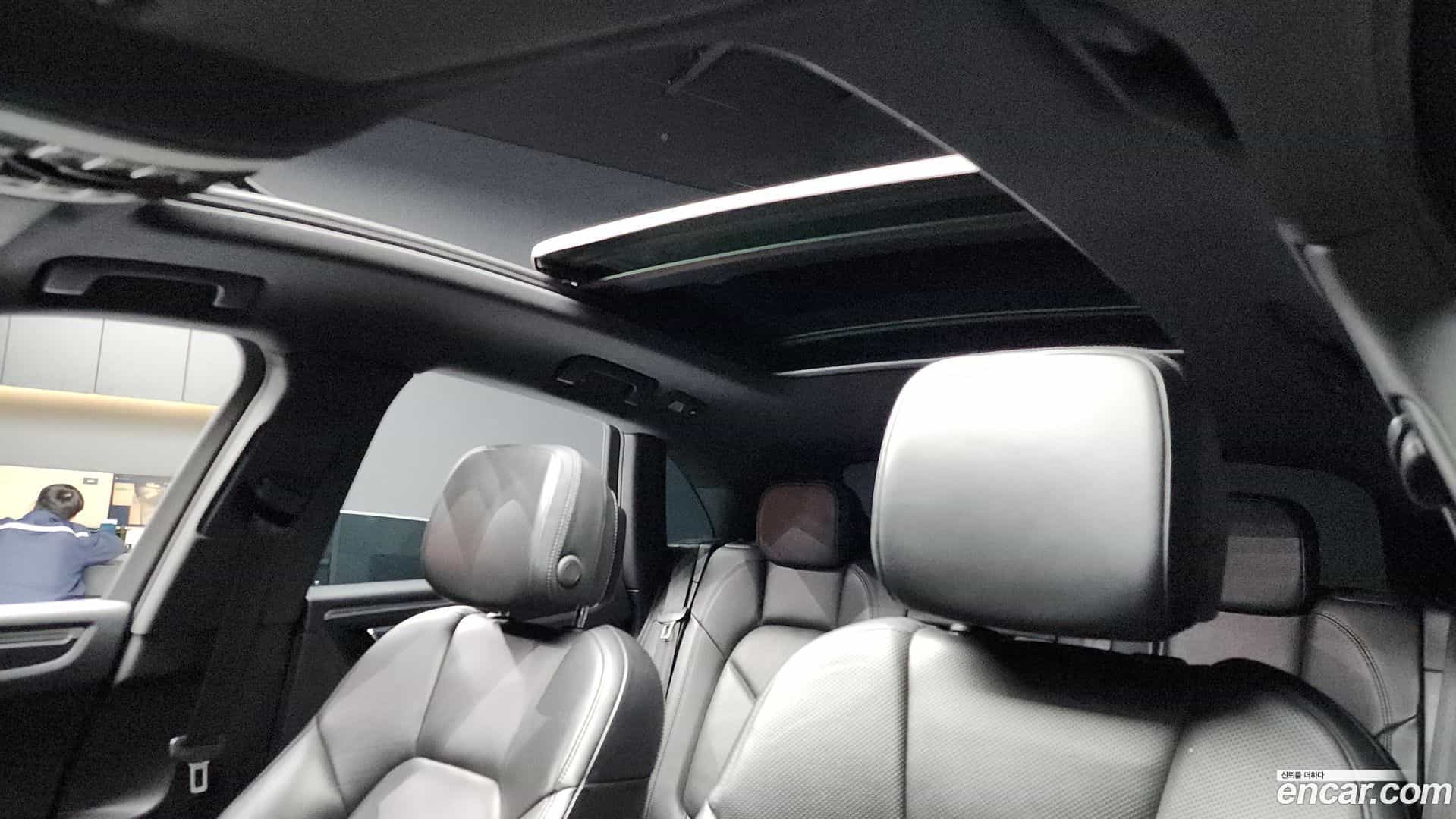 Macan Porsche 2019.11-OPTION-023