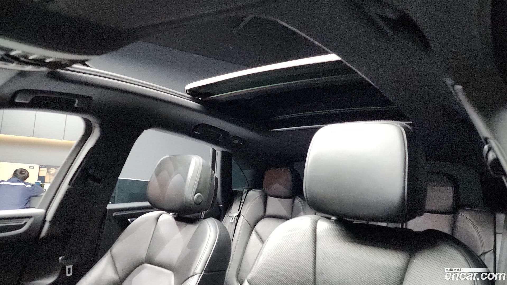 Main__Slider__Photo:Macan Porsche 2019.11-18